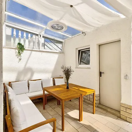 Rudi בית נופש *